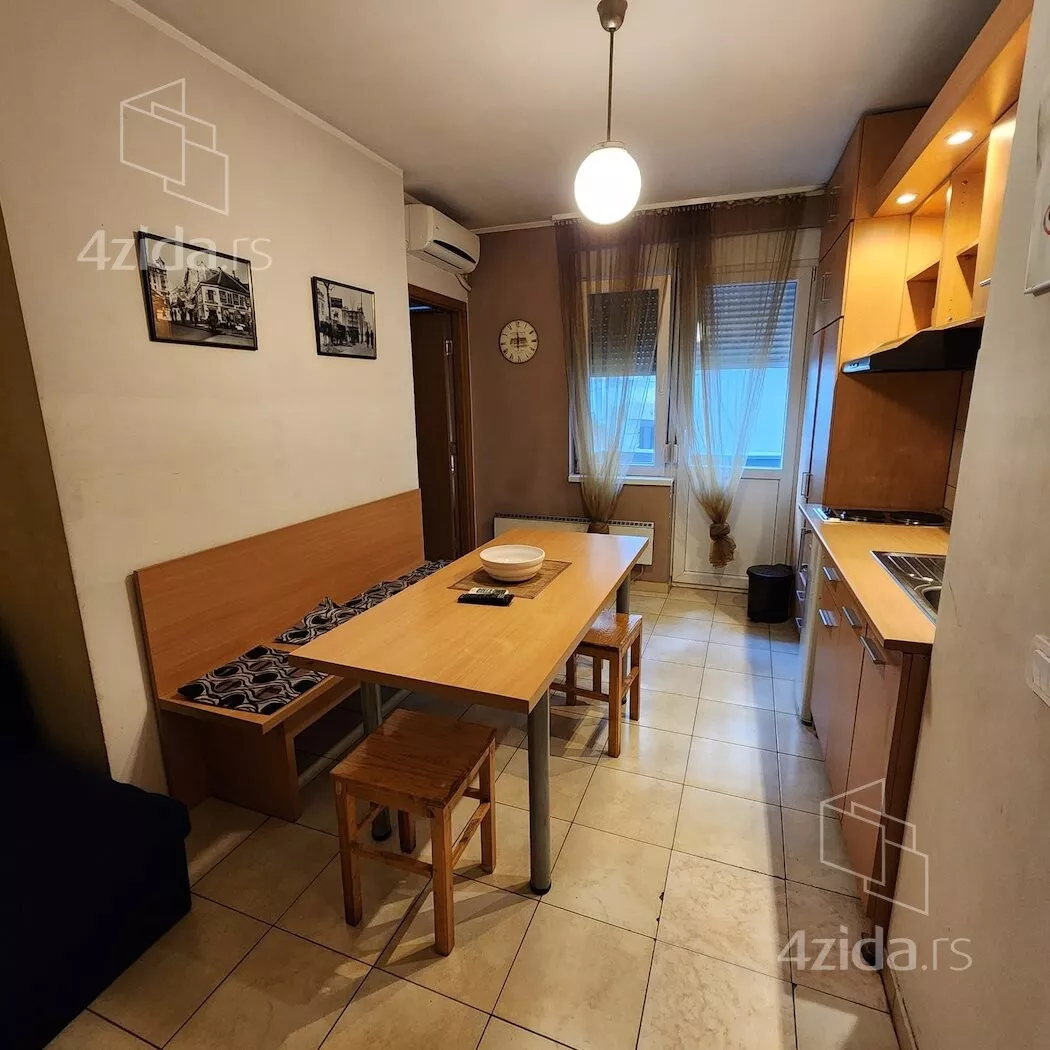 Petosoban stan | 4zida