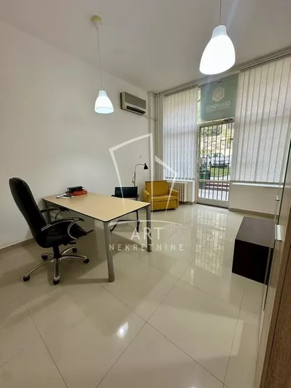 Tome Maksimovića | 4zida.rs