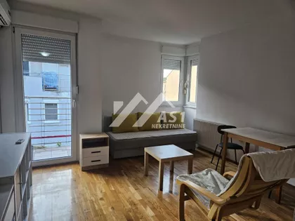 Petra Drapšina | 4zida.rs