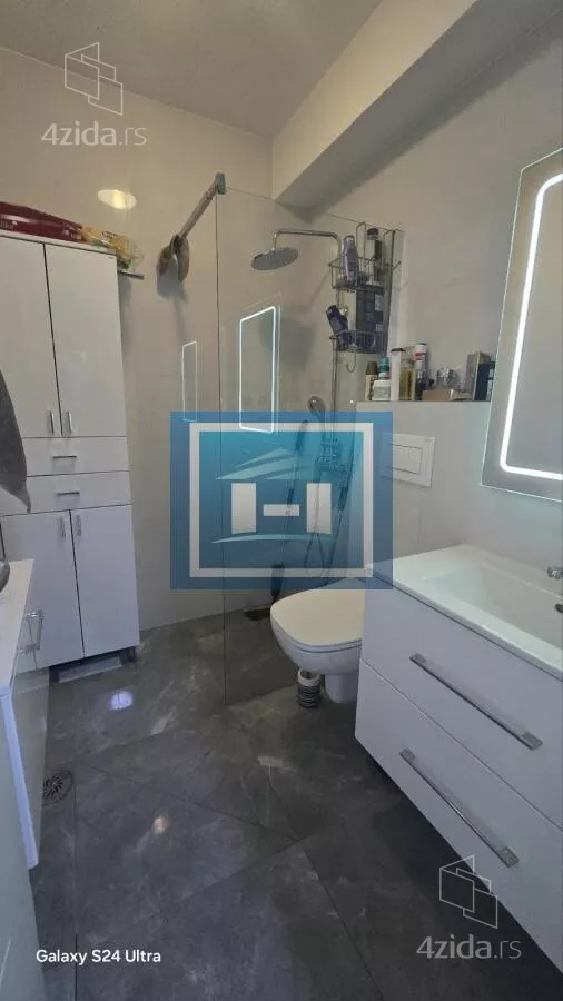 Petosoban stan | 4zida