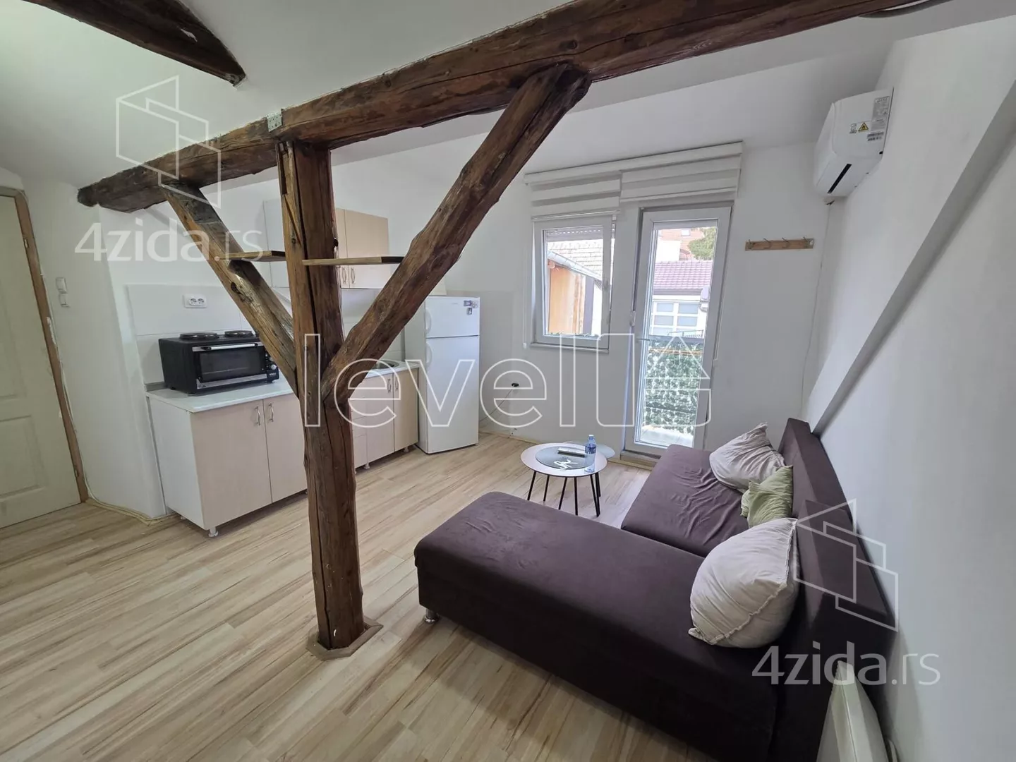 Jednoiposoban stan | 4zida