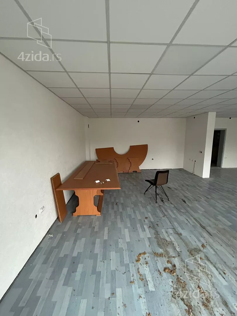 Poslovna zgrada | 4zida