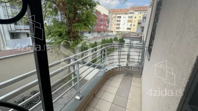 Petoiposoban stan | 4zida