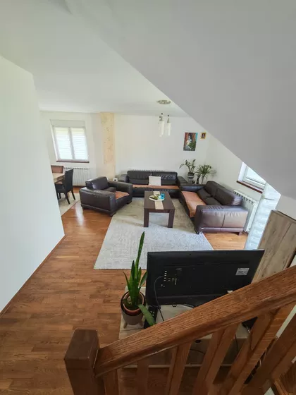 Stari Banovci | 4zida.rs