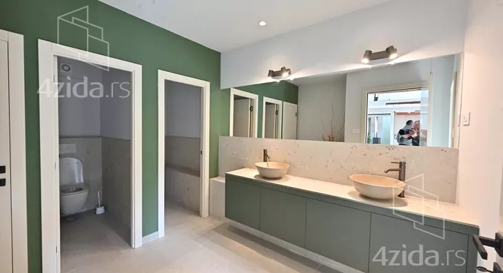 Poslovna zgrada | 4zida