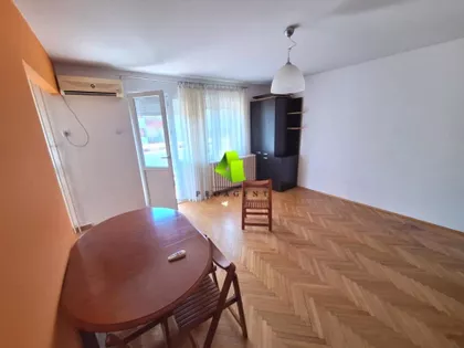 Crveni Pevac | 4zida.rs