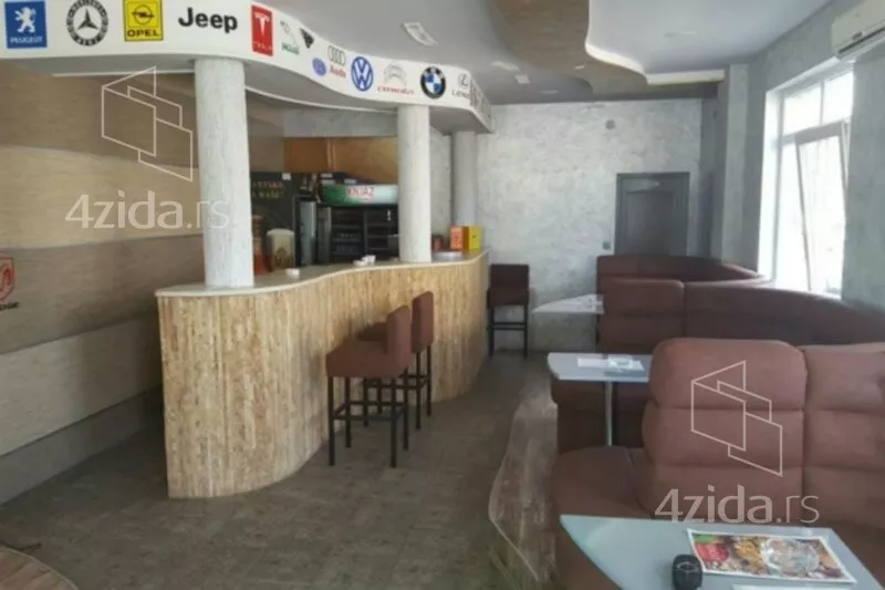 Poslovna zgrada | 4zida