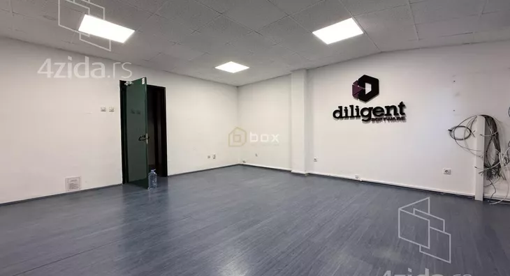 Poslovna zgrada | 4zida