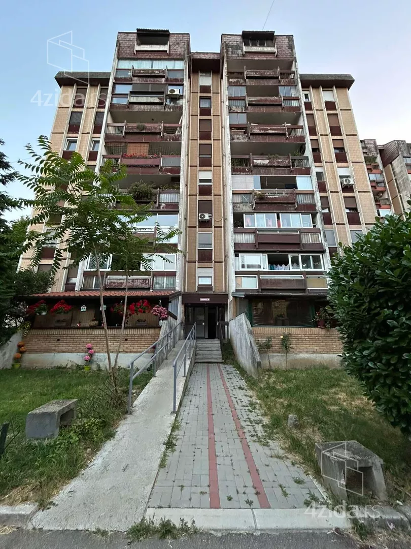 Troiposoban stan | 4zida