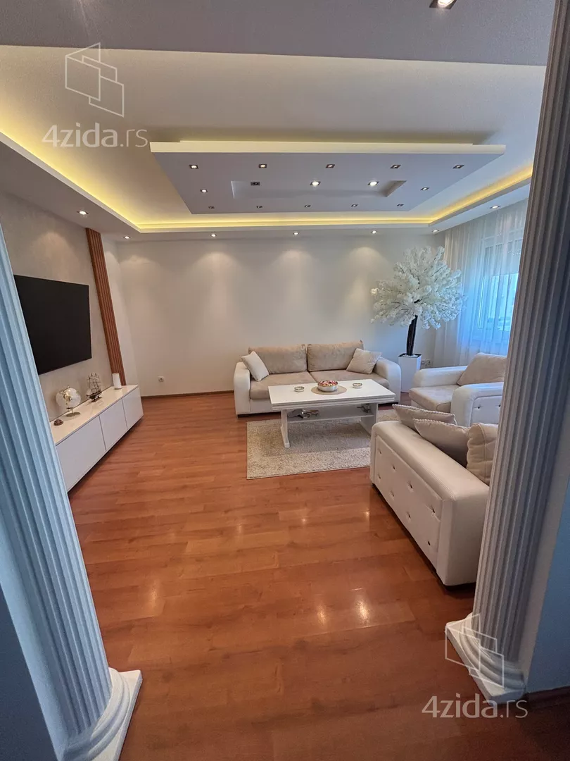 Šestosoban stan | 4zida