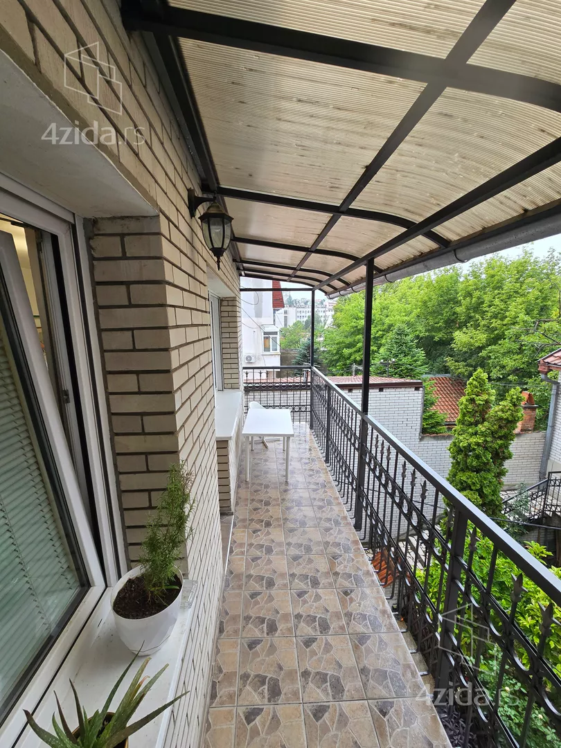 Šestosoban stan | 4zida