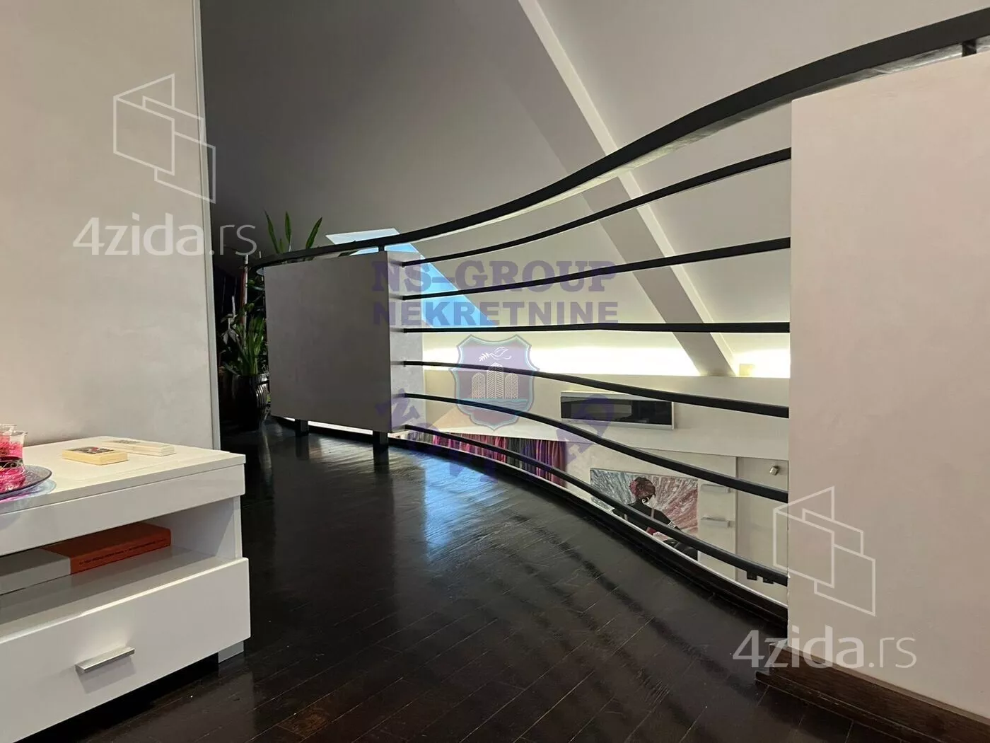 Sedmosoban stan | 4zida