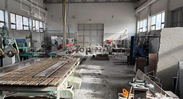 Poslovna zgrada | 4zida