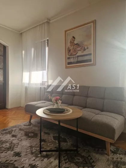 Pozorišni trg | 4zida.rs