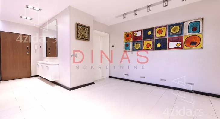 Šestosoban stan | 4zida