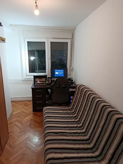 Crveni Pevac | 4zida.rs