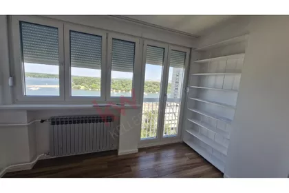 Karadjordjev trg | 4zida.rs