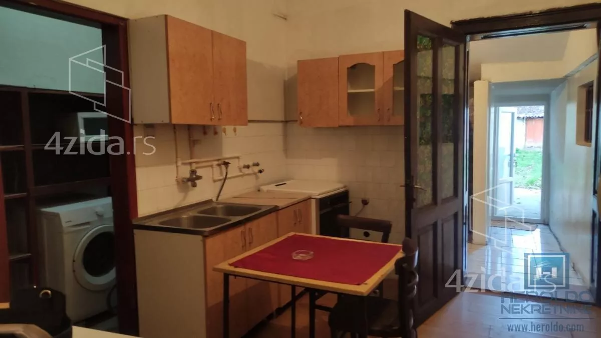 Poslovna zgrada | 4zida