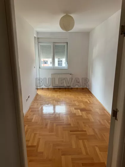 Hajduk Veljkova | 4zida.rs