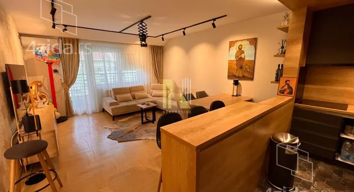 Petosoban stan | 4zida