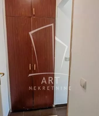 Šestosoban stan | 4zida