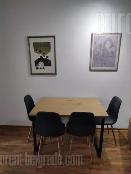CRVENI KRST | 4zida.rs