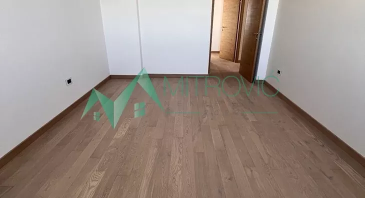 Šestosoban stan | 4zida