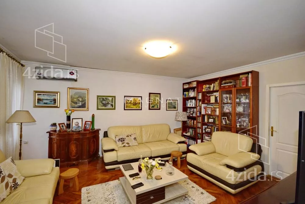 Petosoban stan | 4zida