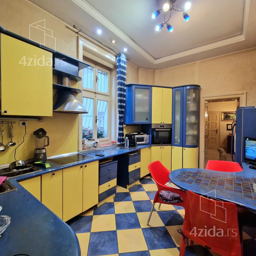 Šestosoban stan | 4zida