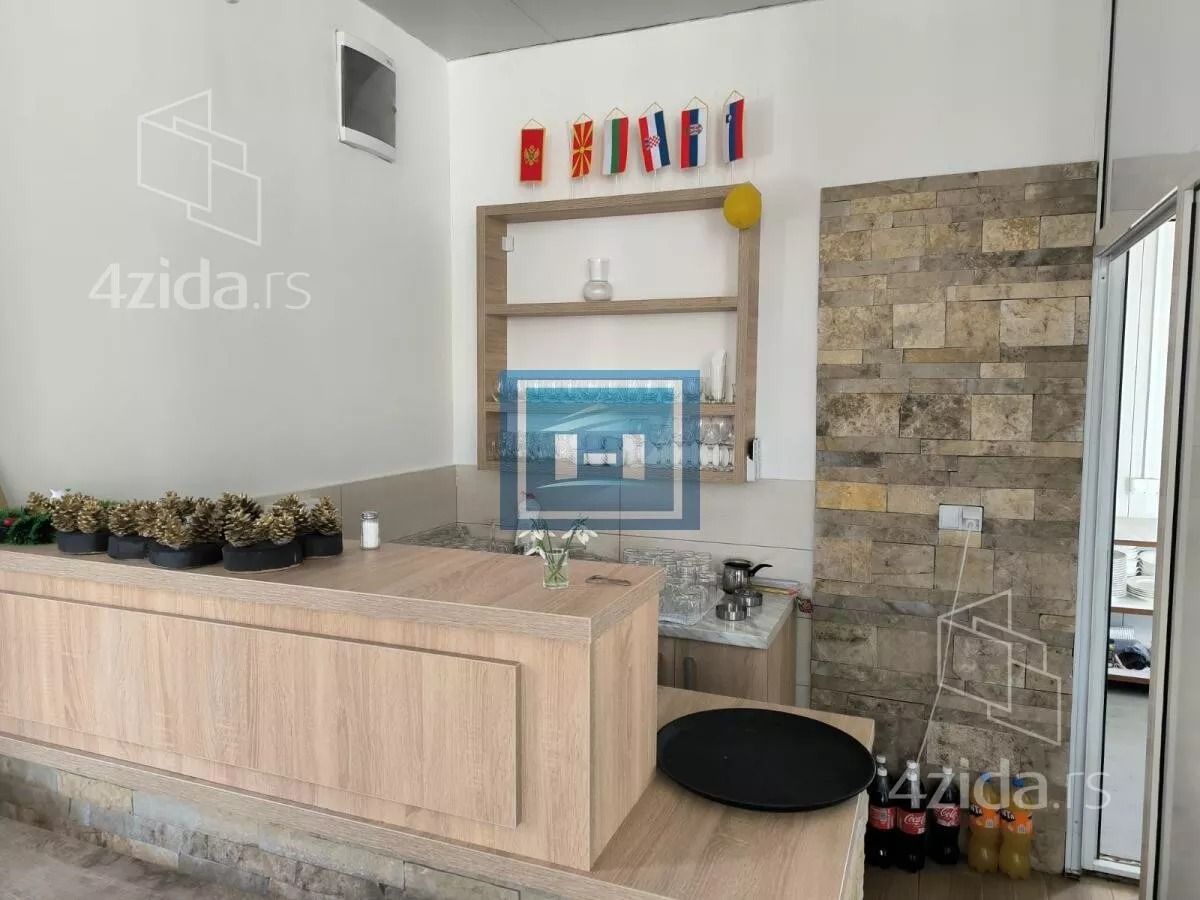 Poslovna zgrada | 4zida