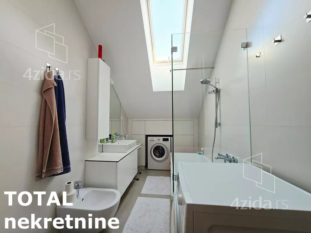 Sedmosoban stan | 4zida