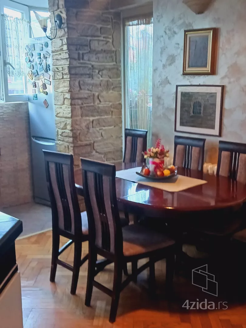 Troiposoban stan | 4zida