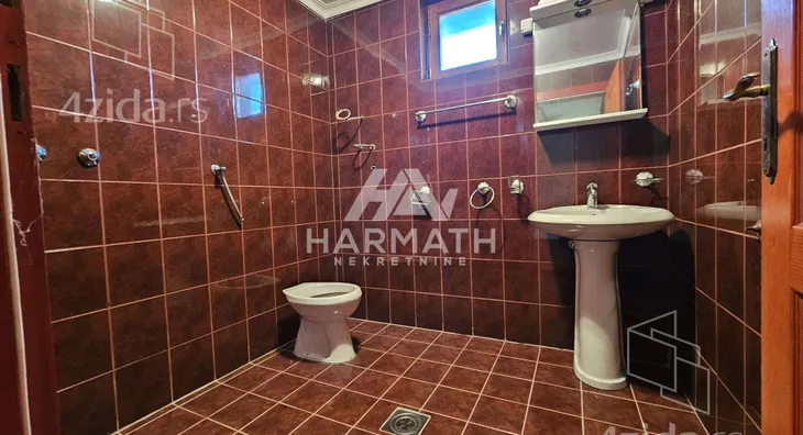 Poslovna zgrada | 4zida