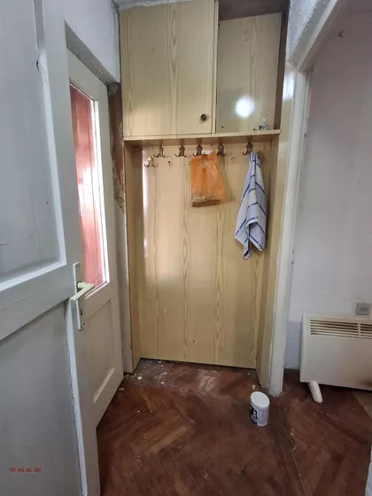 KARABURMA-KOD CRKVE | 4zida.rs