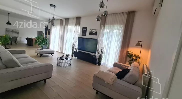 Šestosoban stan | 4zida