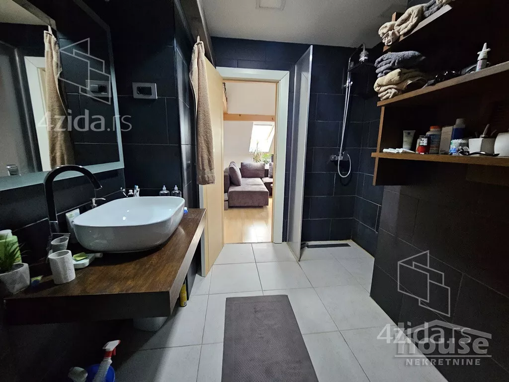 Petosoban stan | 4zida