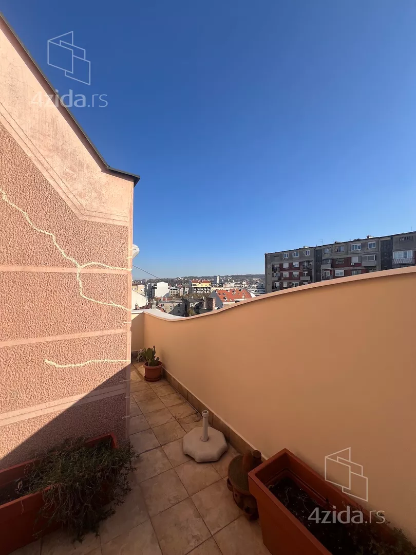 Troiposoban stan | 4zida