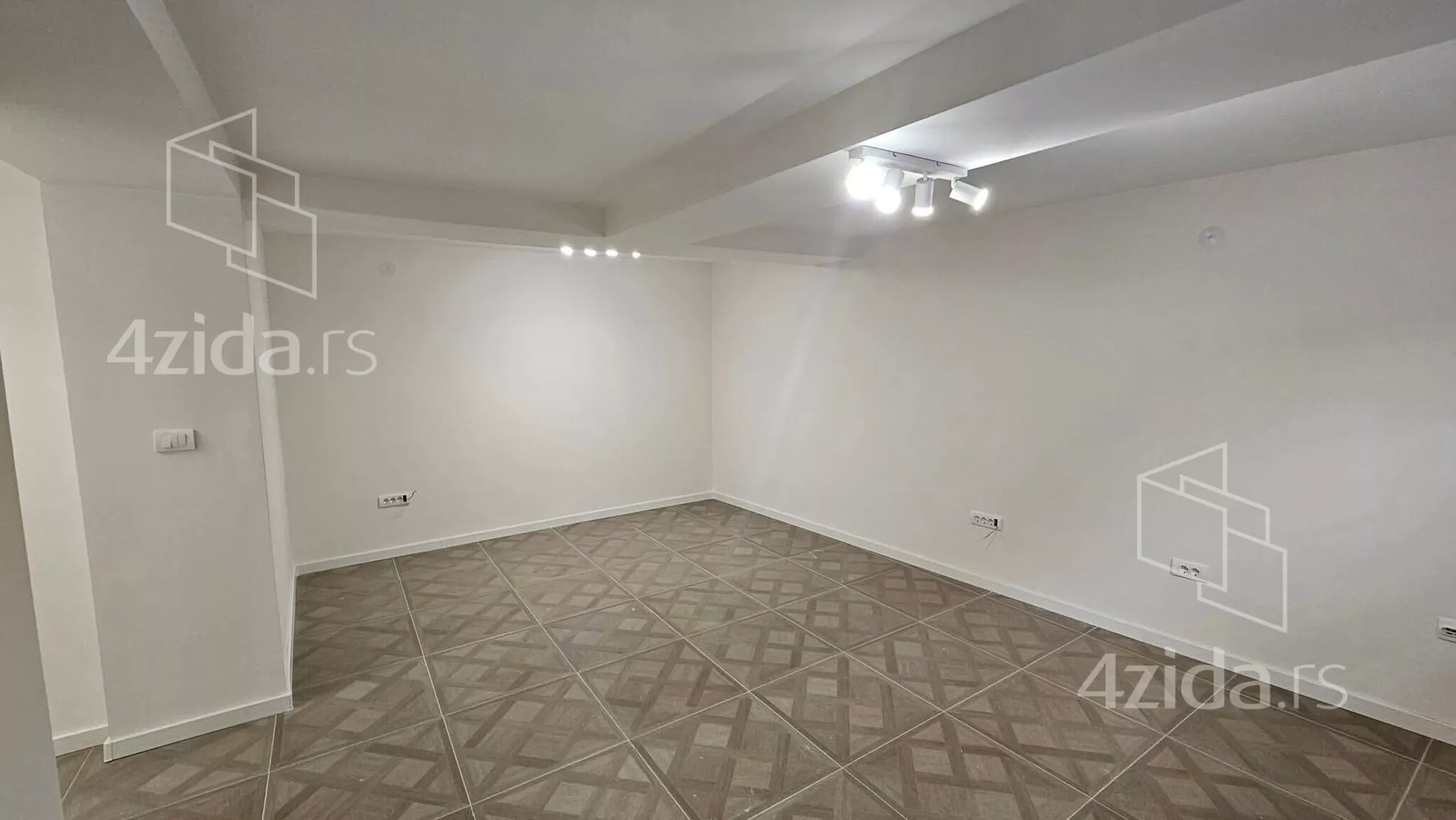 Poslovni prostor | 4zida
