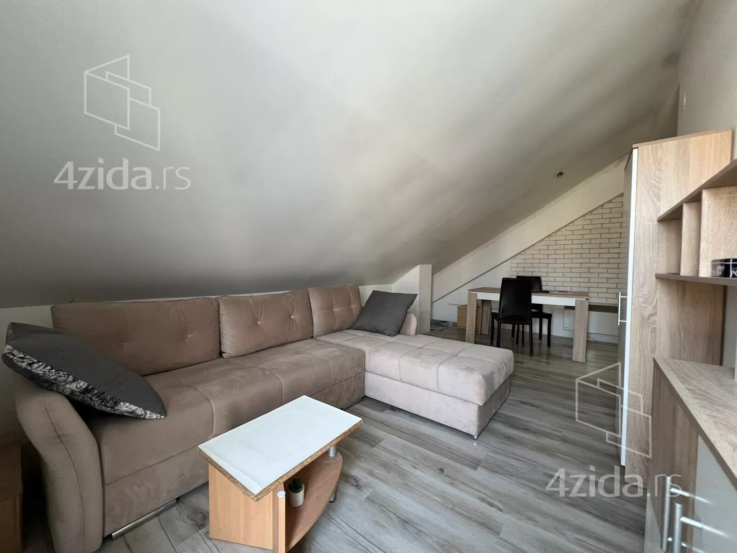 Dvoiposoban stan | 4zida