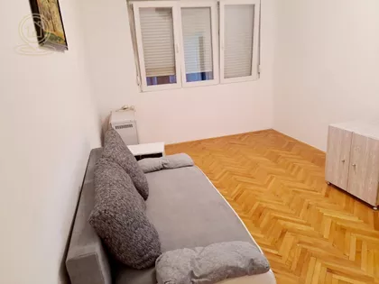 Crveni Pevac | 4zida.rs