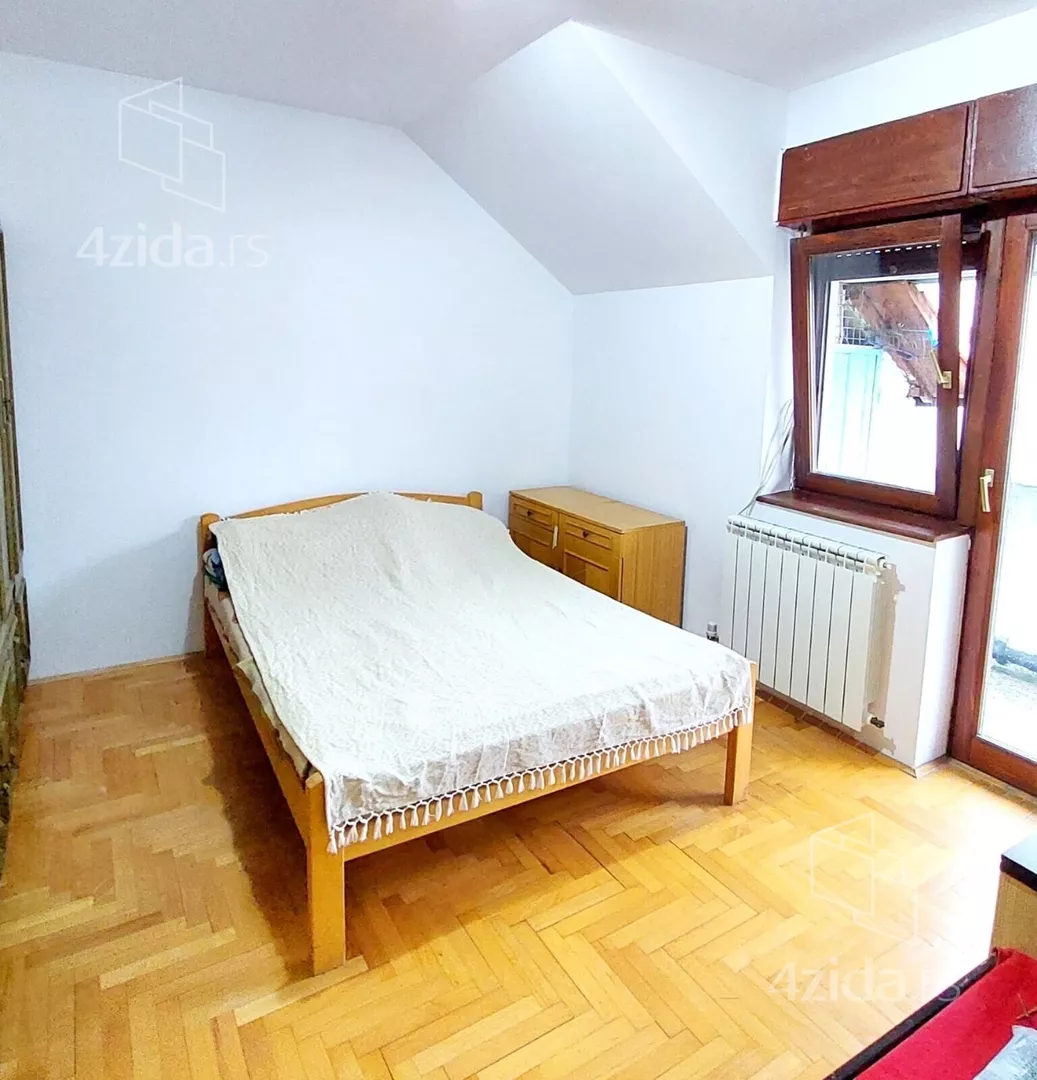 Petoiposoban stan | 4zida