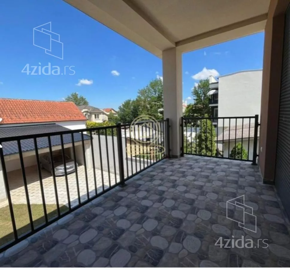 Poslovna zgrada | 4zida