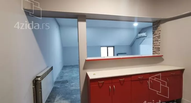 Poslovna zgrada | 4zida