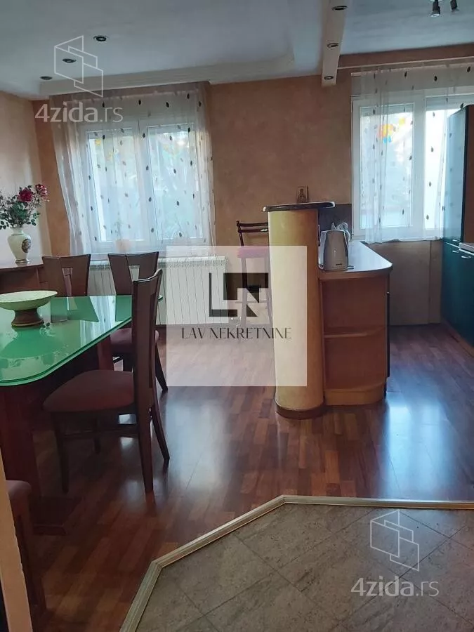 Dvoiposoban stan | 4zida