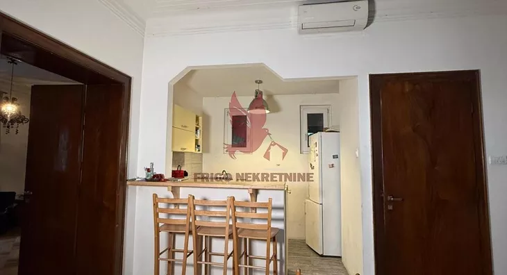 Četvoroiposoban stan | 4zida