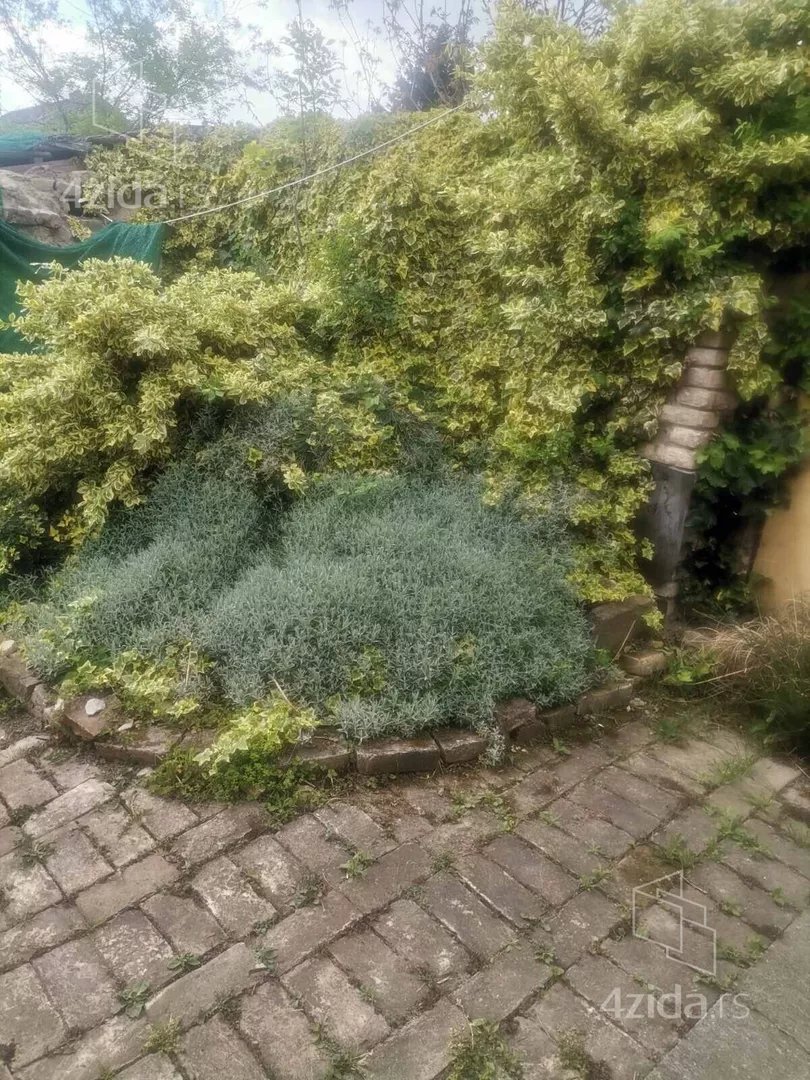 Poslovna zgrada | 4zida