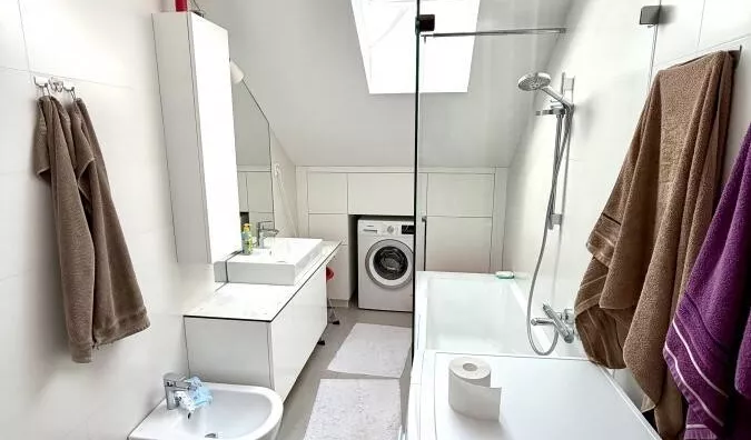 Sedmosoban stan | 4zida