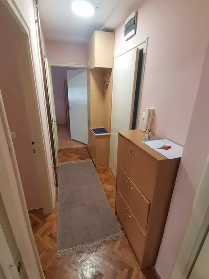Crvene Zastave 1 | 4zida.rs
