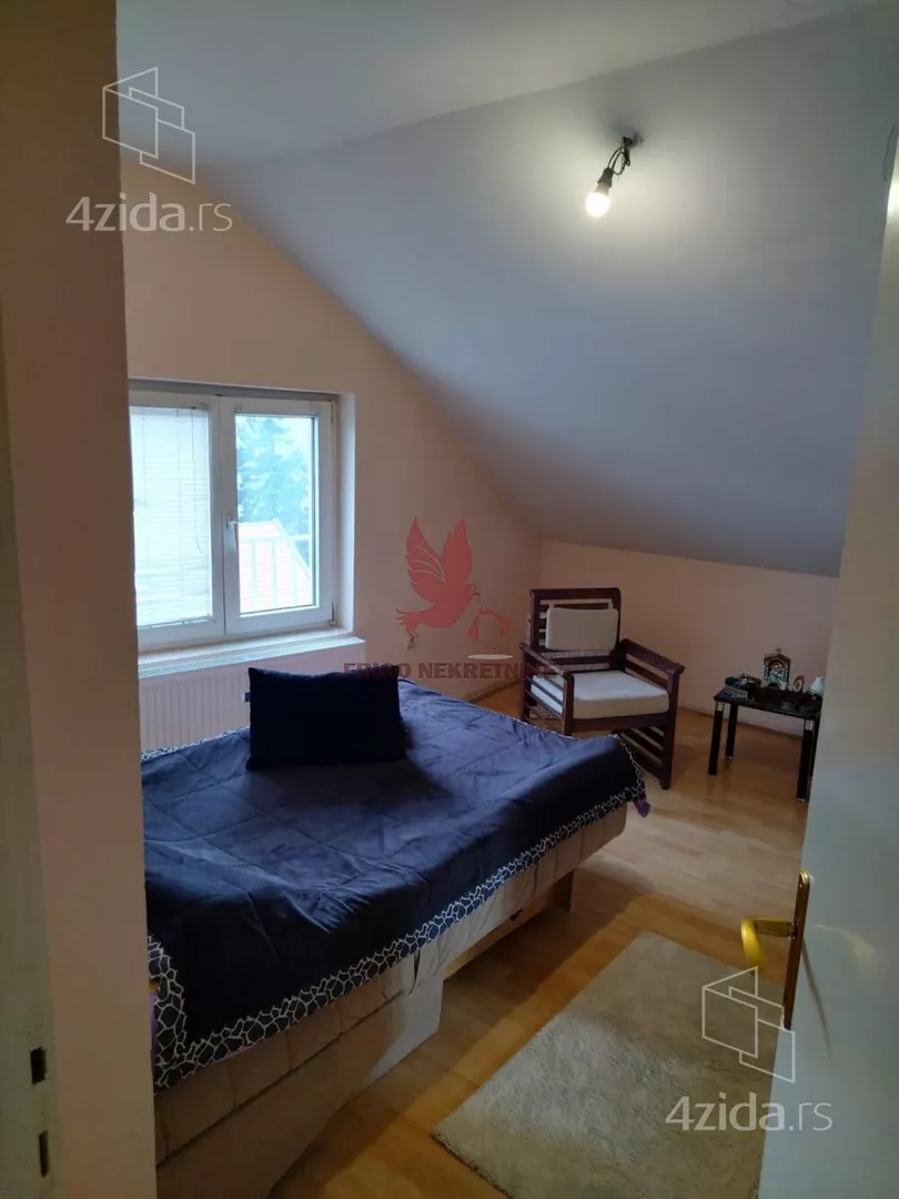 Četvoroiposoban stan | 4zida