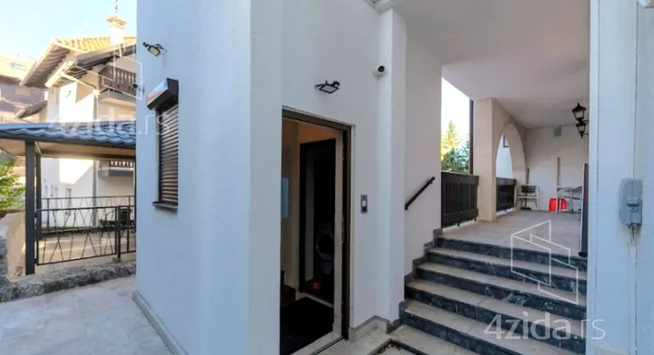 Šestosoban stan | 4zida